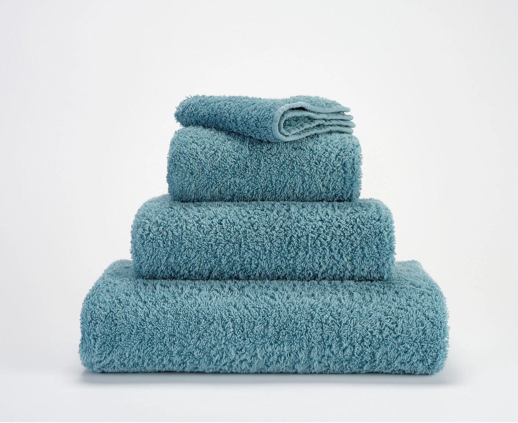 Abyss & Habidecor Super Pile handdoek Atlantic 309 — gestapeld