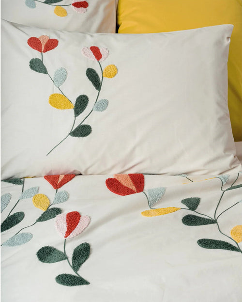 Rivali Home dekbedovertrek embroidery bloemen detail